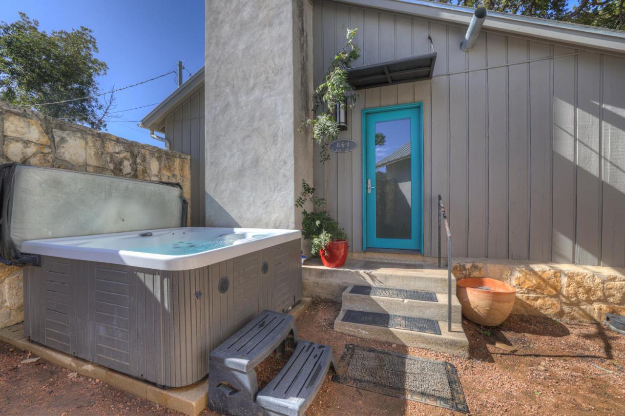 406 Lodge-A: Hot-Tub & 2 Blks To Main St Fredericksburg Dış mekan fotoğraf