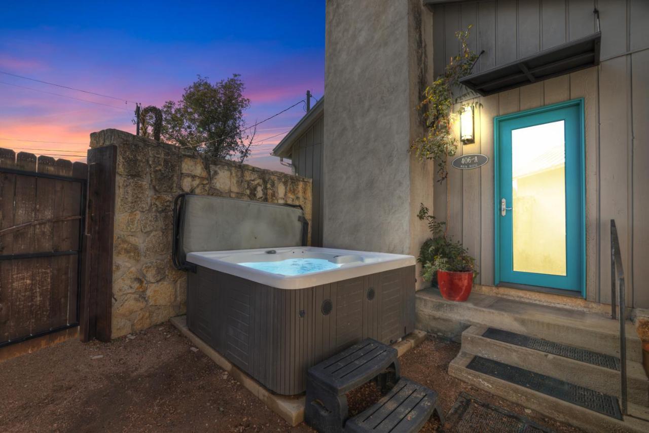 406 Lodge-A: Hot-Tub & 2 Blks To Main St Fredericksburg Dış mekan fotoğraf